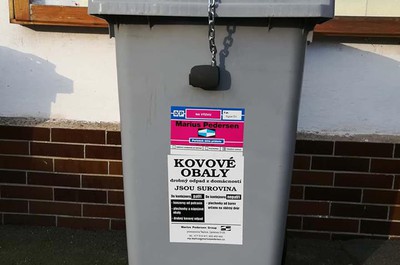 Nádoba pro likvidaci kovového odpadu