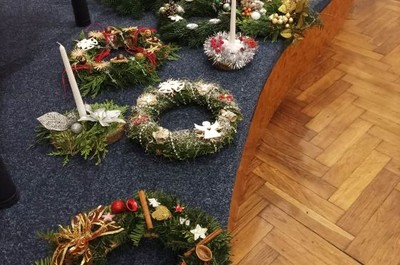 Nastává čas vánoční - výroba adventních věnců