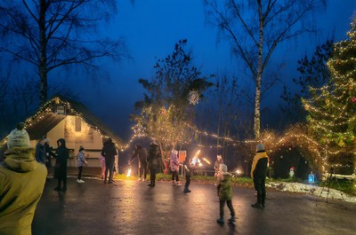 „Slavnostní vánoční rozsvícení hasičárny a točny autobusu v Ryjicích"